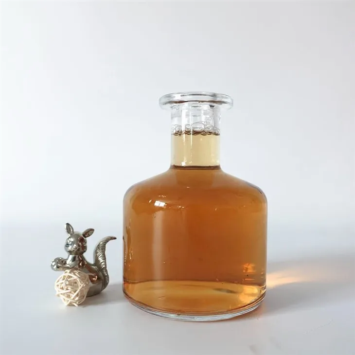 750 मिलीलीटर 560 ग्राम क्रिस्टल सफेद पॉट बेलीड ग्लास शराब की बोतल फैक्टरी मूल्य